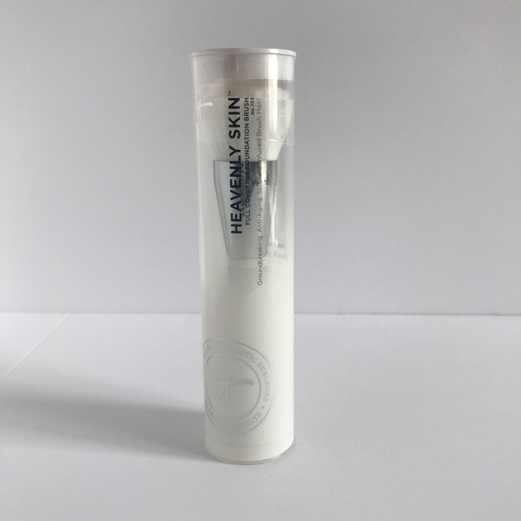 COPY - It Cosmetics Foundation Brush - Heavenly Skin 703 - Picture 3 of 10